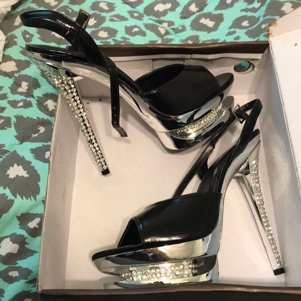 Brand new Vigo Fiore platform pumps